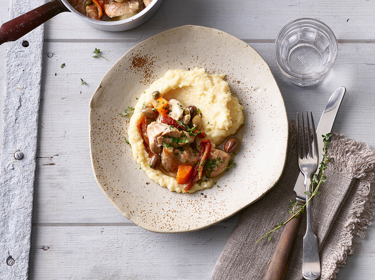 Truthahnragout mit Dörrtomaten, Oliven und Kapern