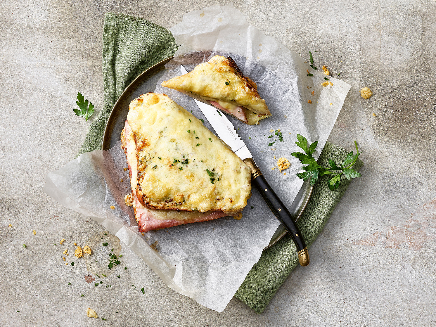 Überbackener Croque Monsieur